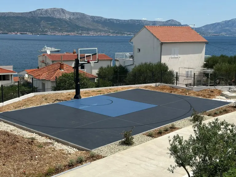 Slatine, otok Čiovo - streetball / 3x3 igralište (u sklopu vile za odmor)