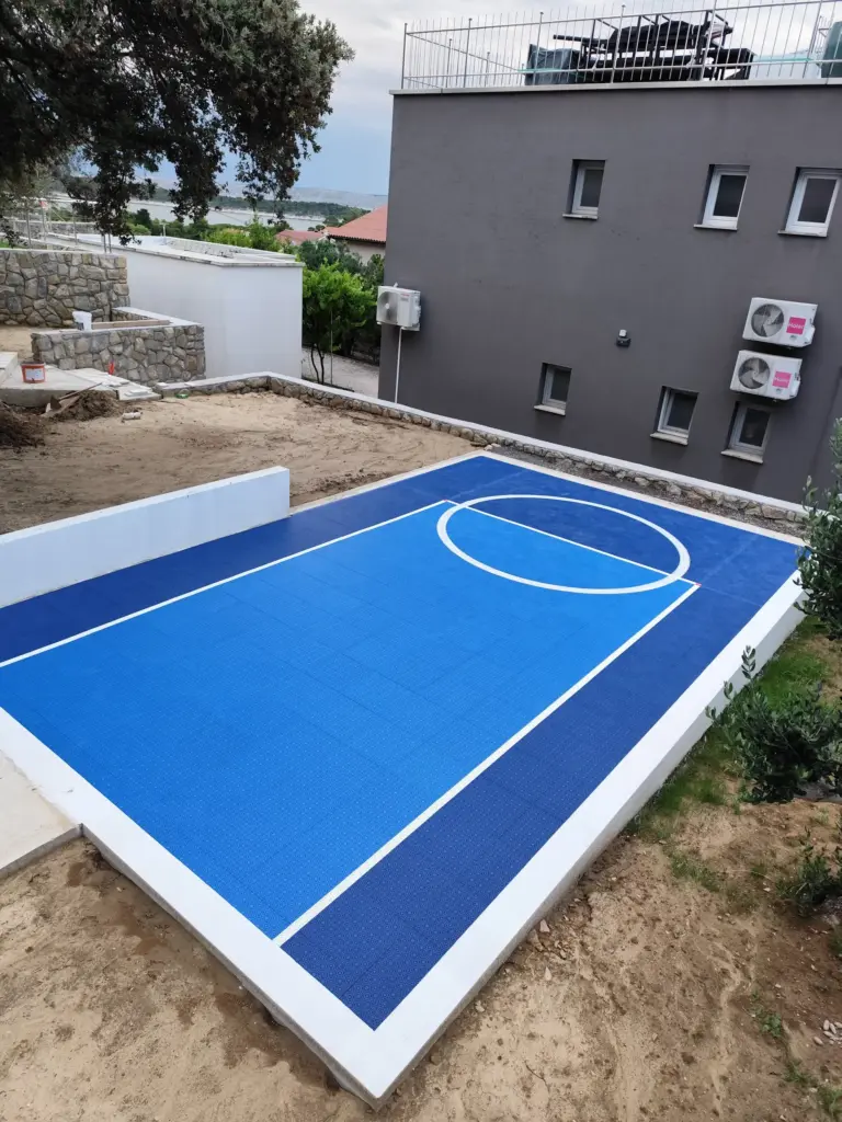 Rab - mini streetball igralište (u sklopu kuće za odmor)