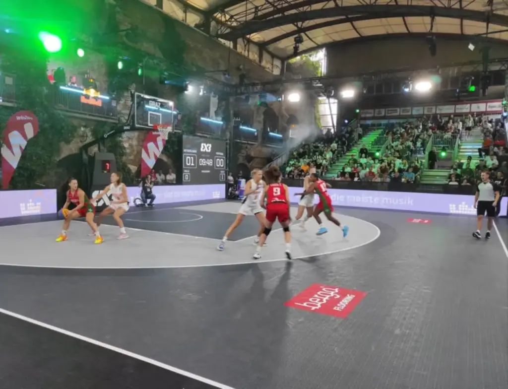 Naša podloga za streetball / 3x3 košarku na turniru u Grazu.